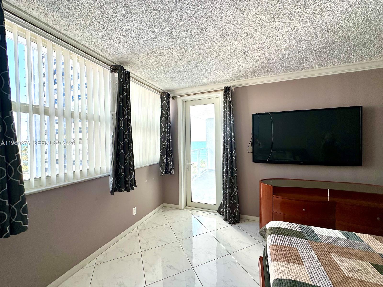 LA MER ESTATES SOUTH COND - Residential