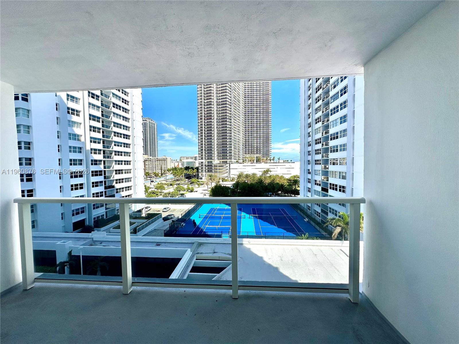LA MER ESTATES SOUTH COND - Residential