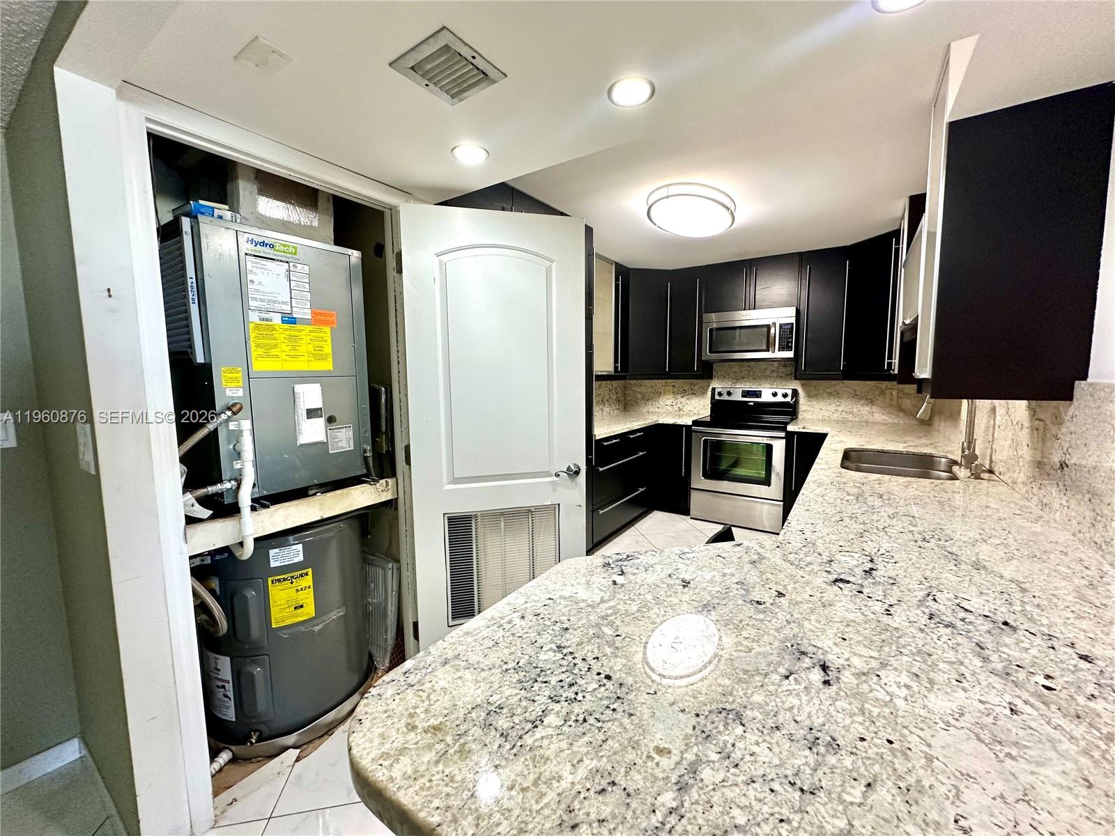 LA MER ESTATES SOUTH COND - Residential