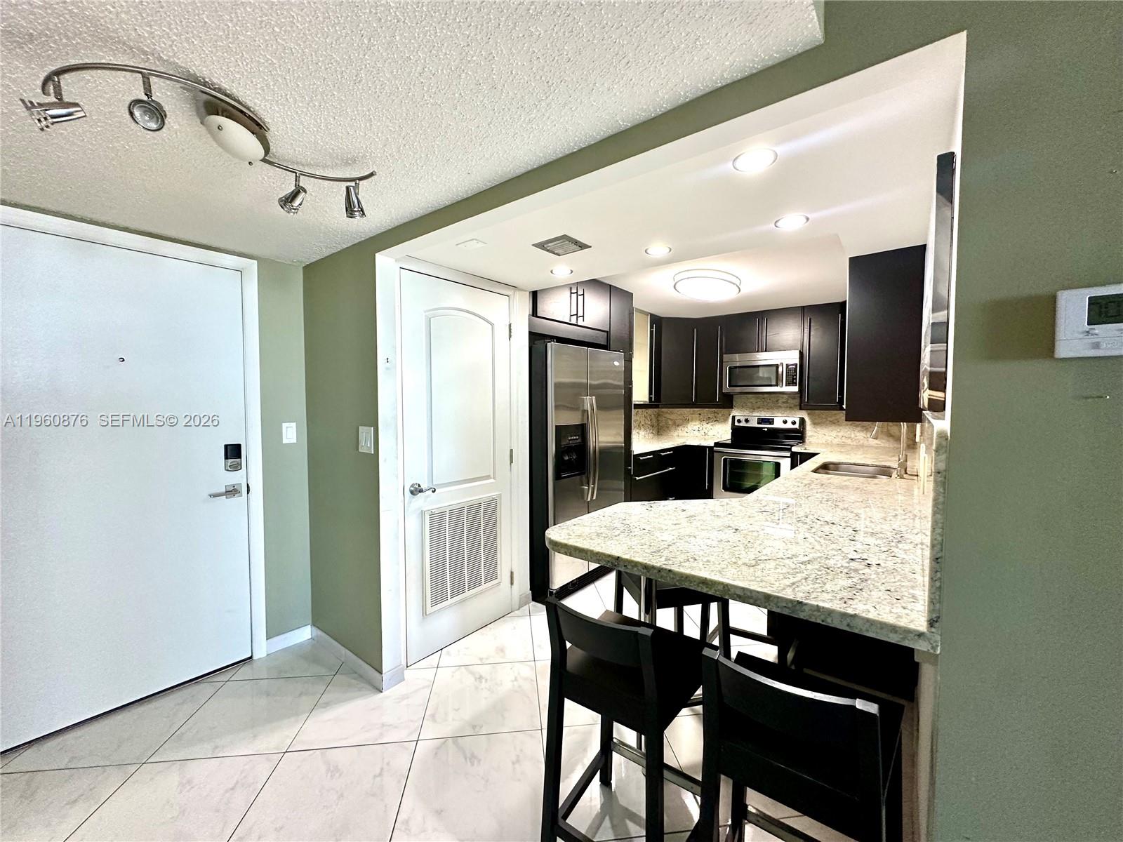 LA MER ESTATES SOUTH COND - Residential