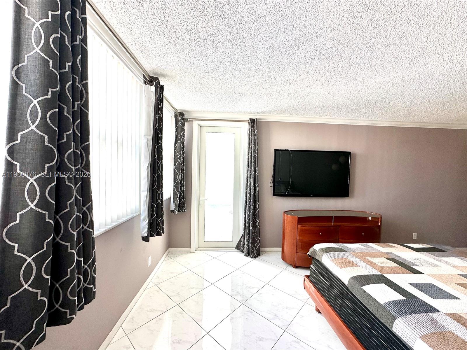 LA MER ESTATES SOUTH COND - Residential