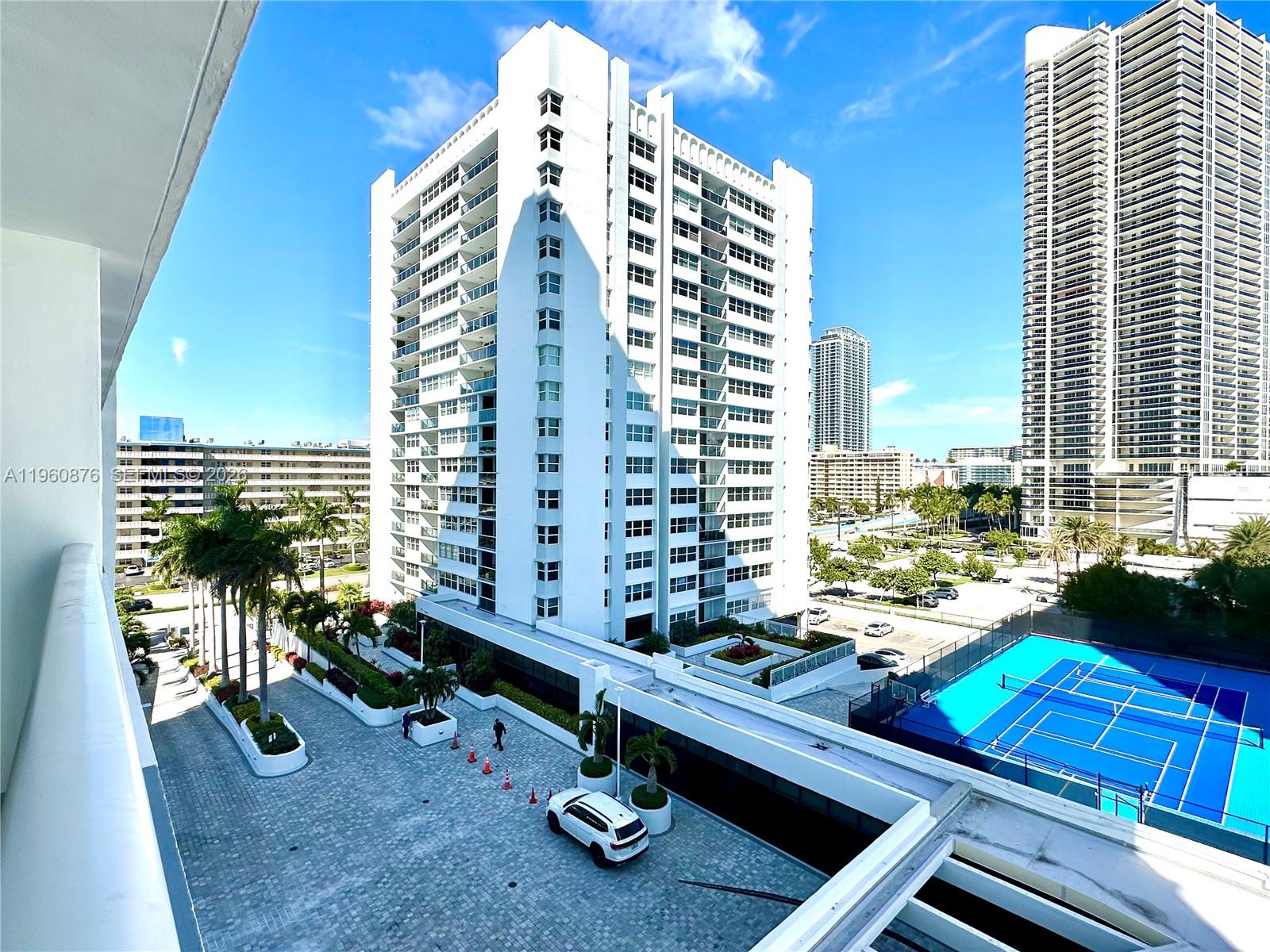 LA MER ESTATES SOUTH COND - Residential