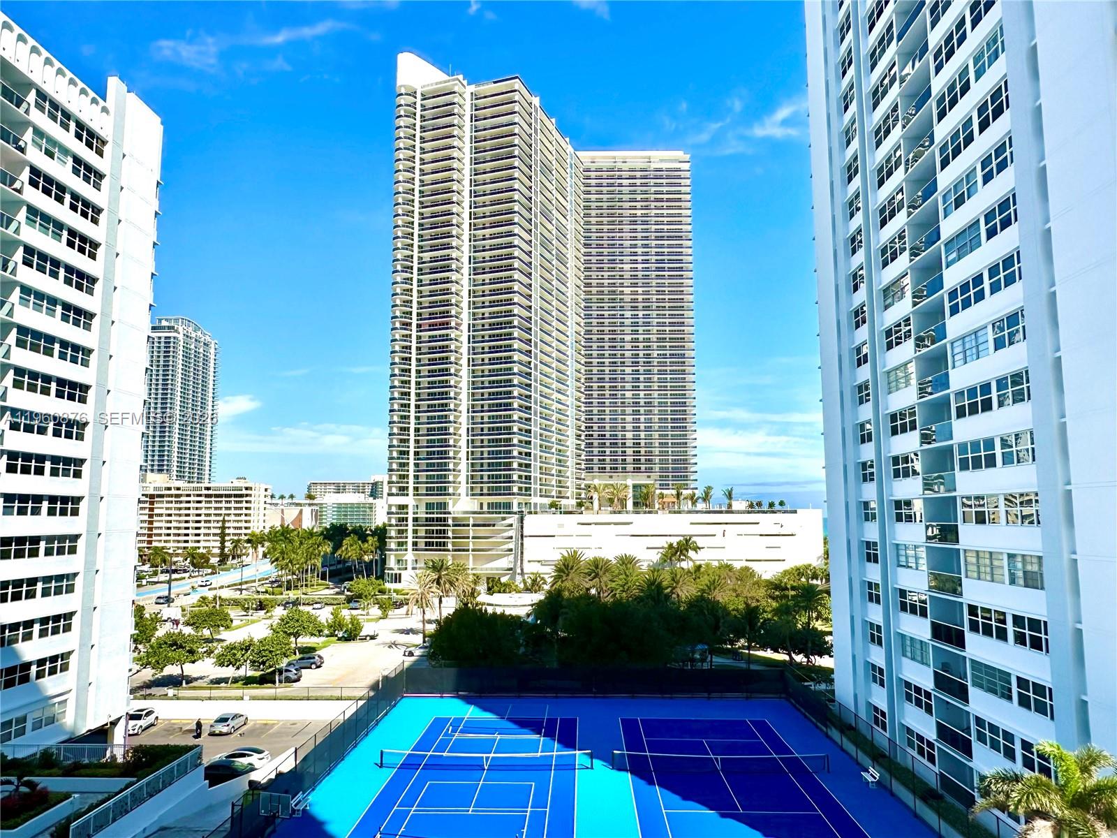 LA MER ESTATES SOUTH COND - Residential