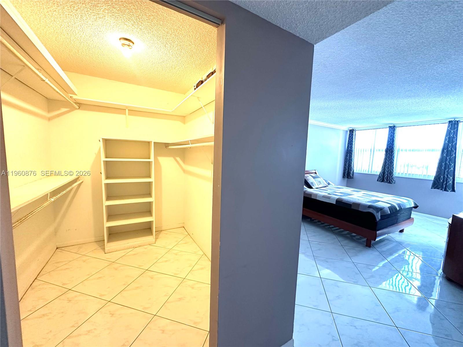 LA MER ESTATES SOUTH COND - Residential