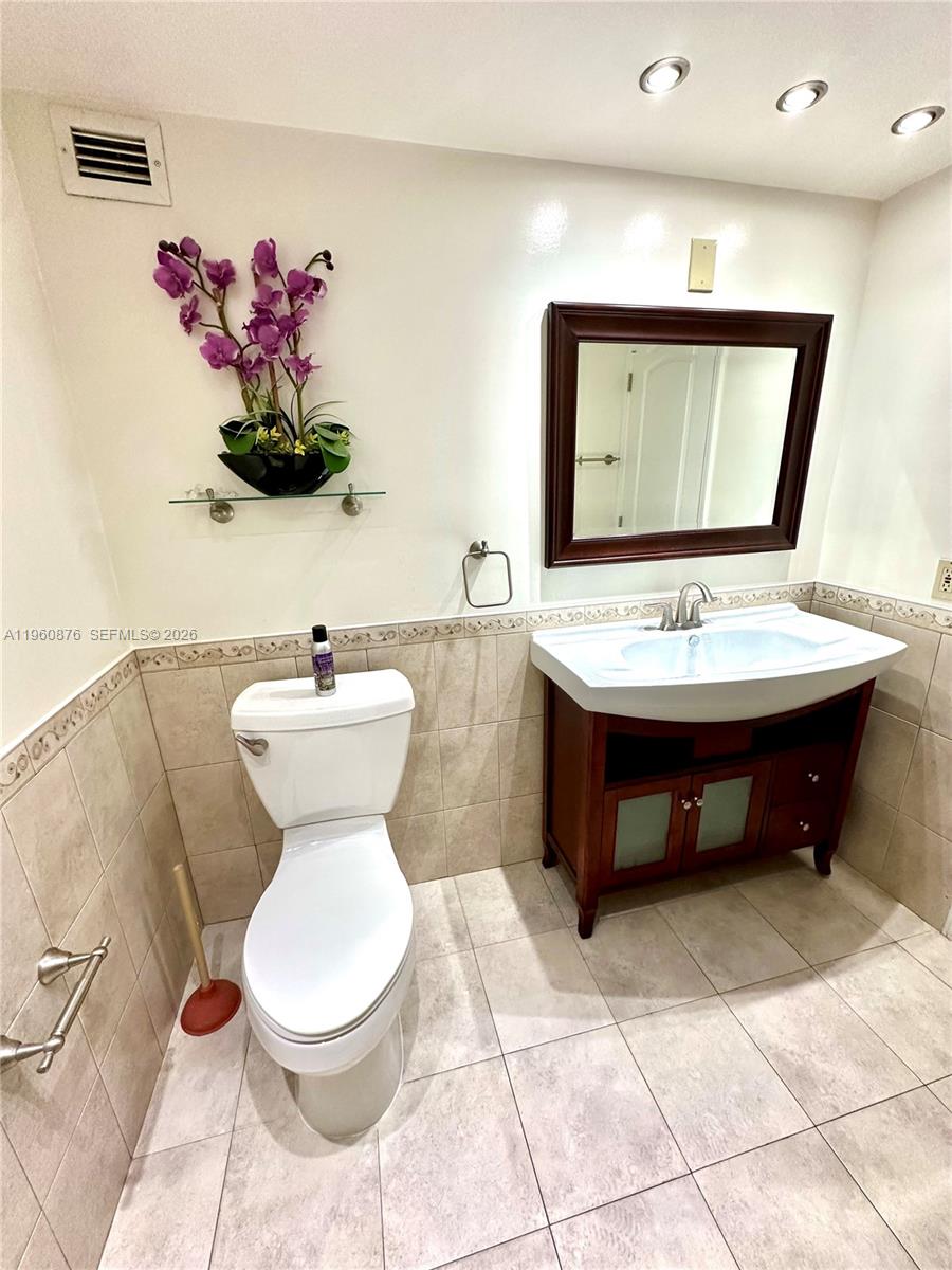 LA MER ESTATES SOUTH COND - Residential