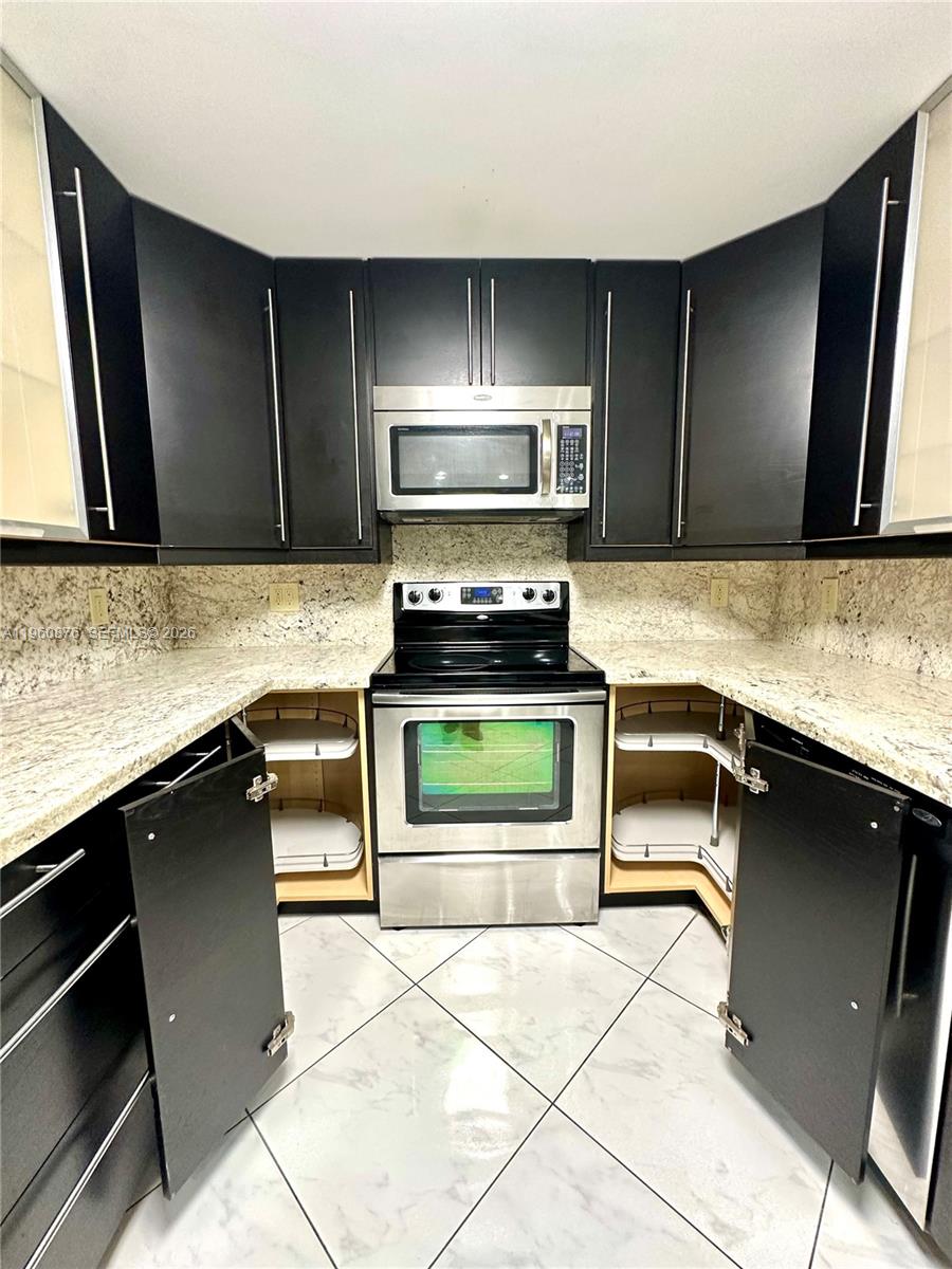 LA MER ESTATES SOUTH COND - Residential