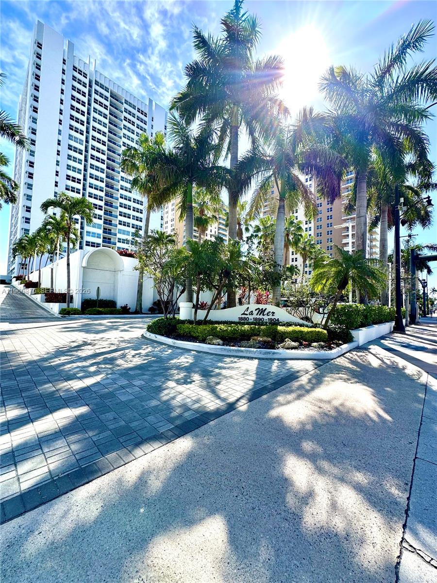 LA MER ESTATES SOUTH COND - Residential