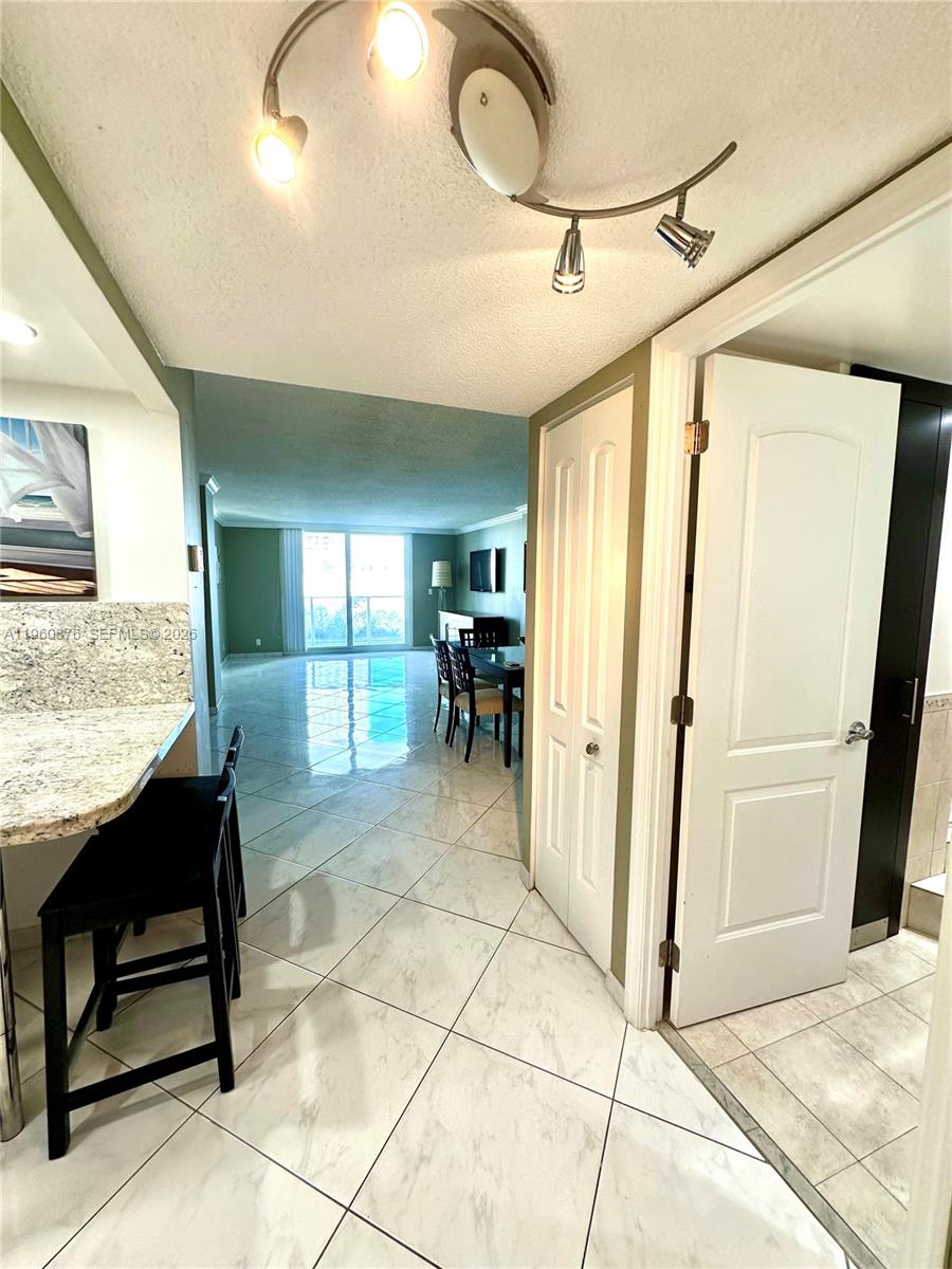 LA MER ESTATES SOUTH COND - Residential