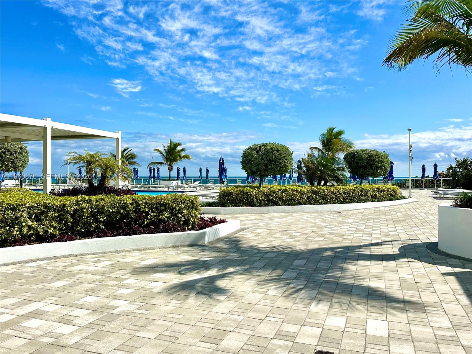 LA MER ESTATES SOUTH COND - Residential