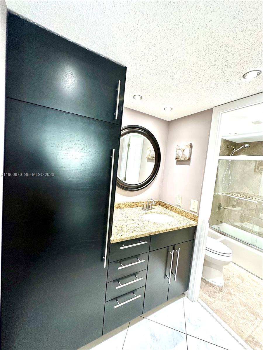 LA MER ESTATES SOUTH COND - Residential