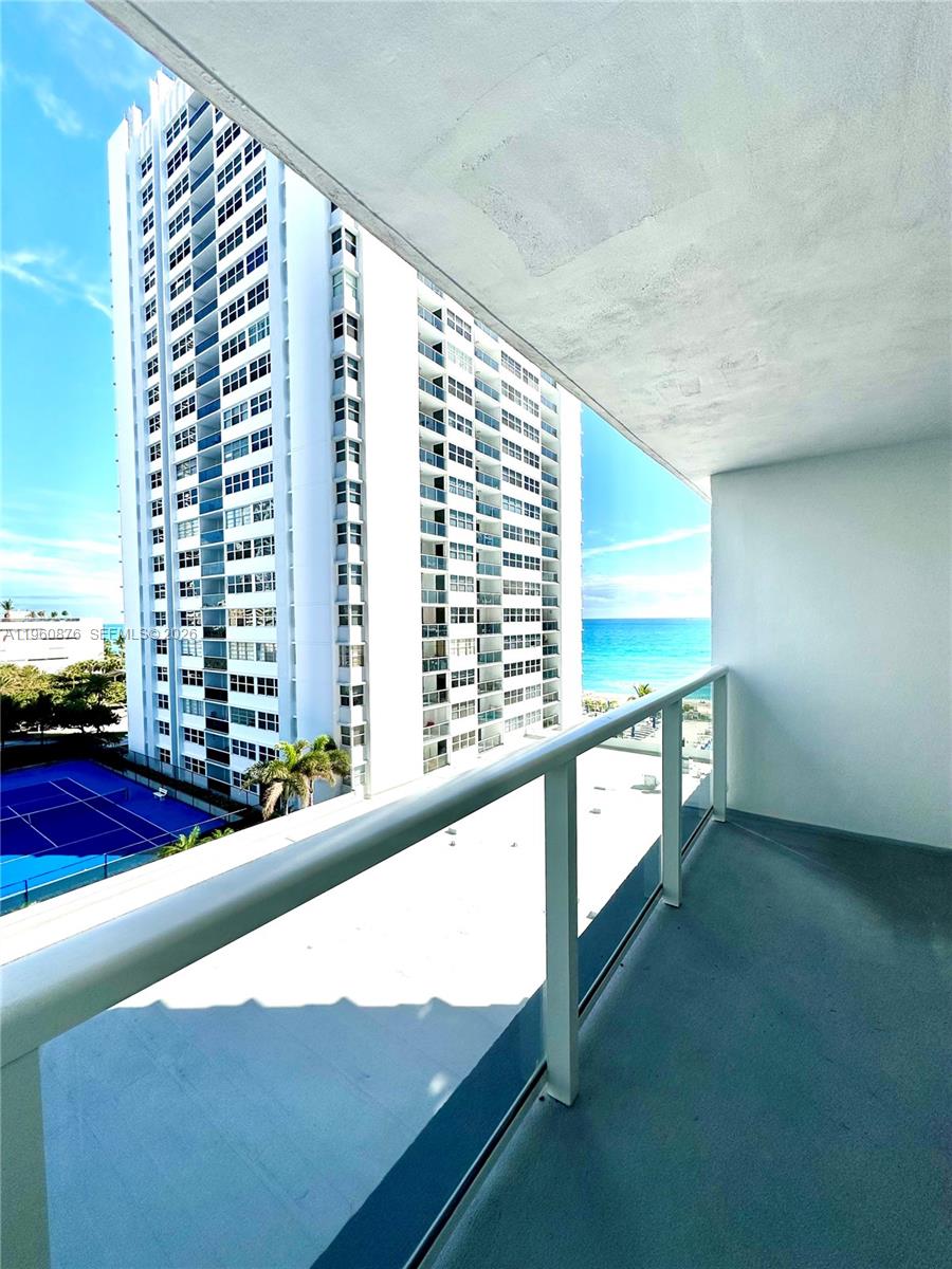 LA MER ESTATES SOUTH COND - Residential