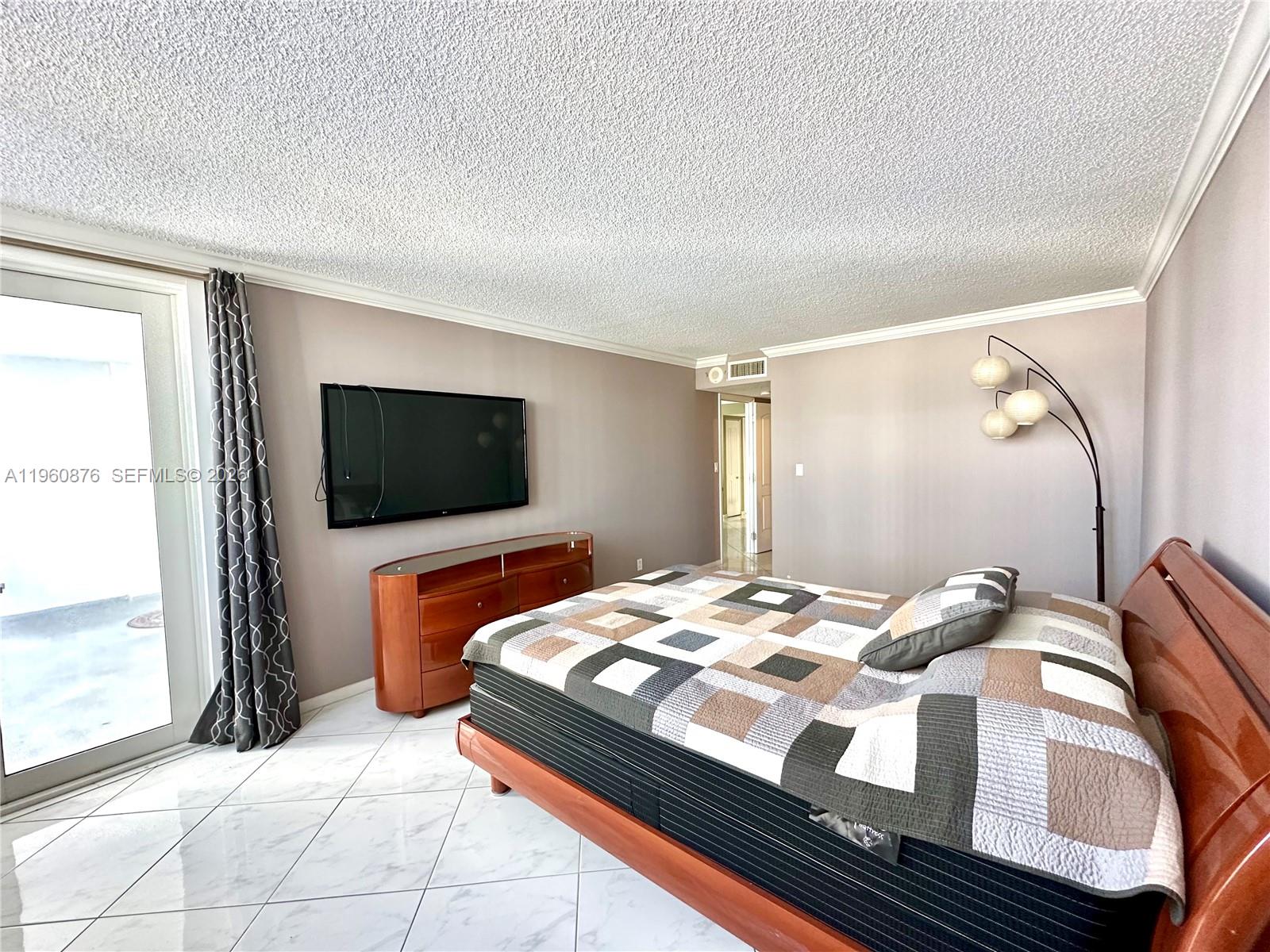 LA MER ESTATES SOUTH COND - Residential
