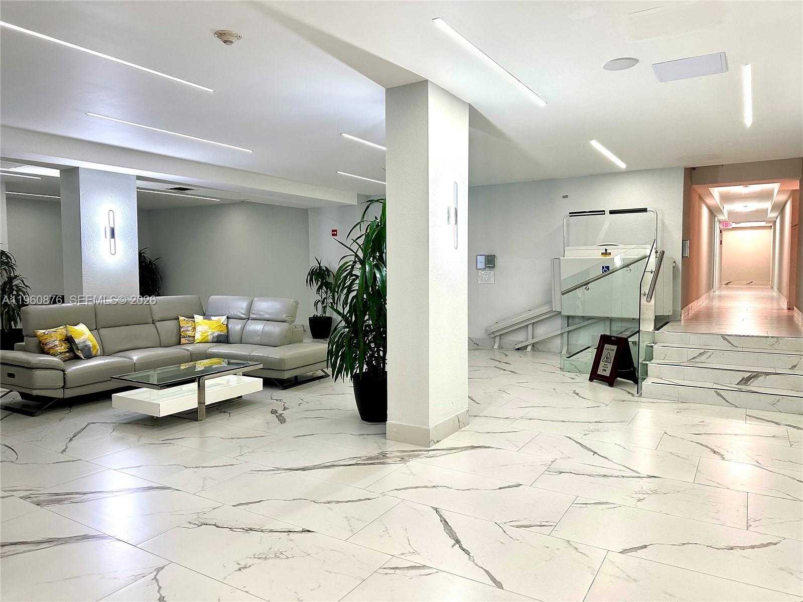 LA MER ESTATES SOUTH COND - Residential