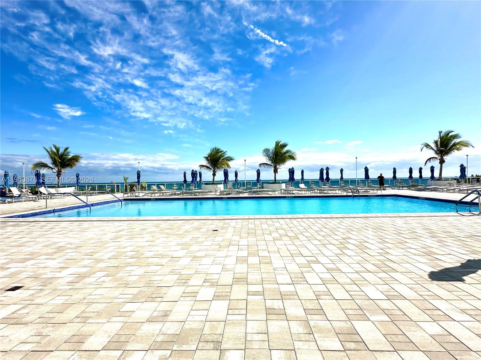 LA MER ESTATES SOUTH COND - Residential
