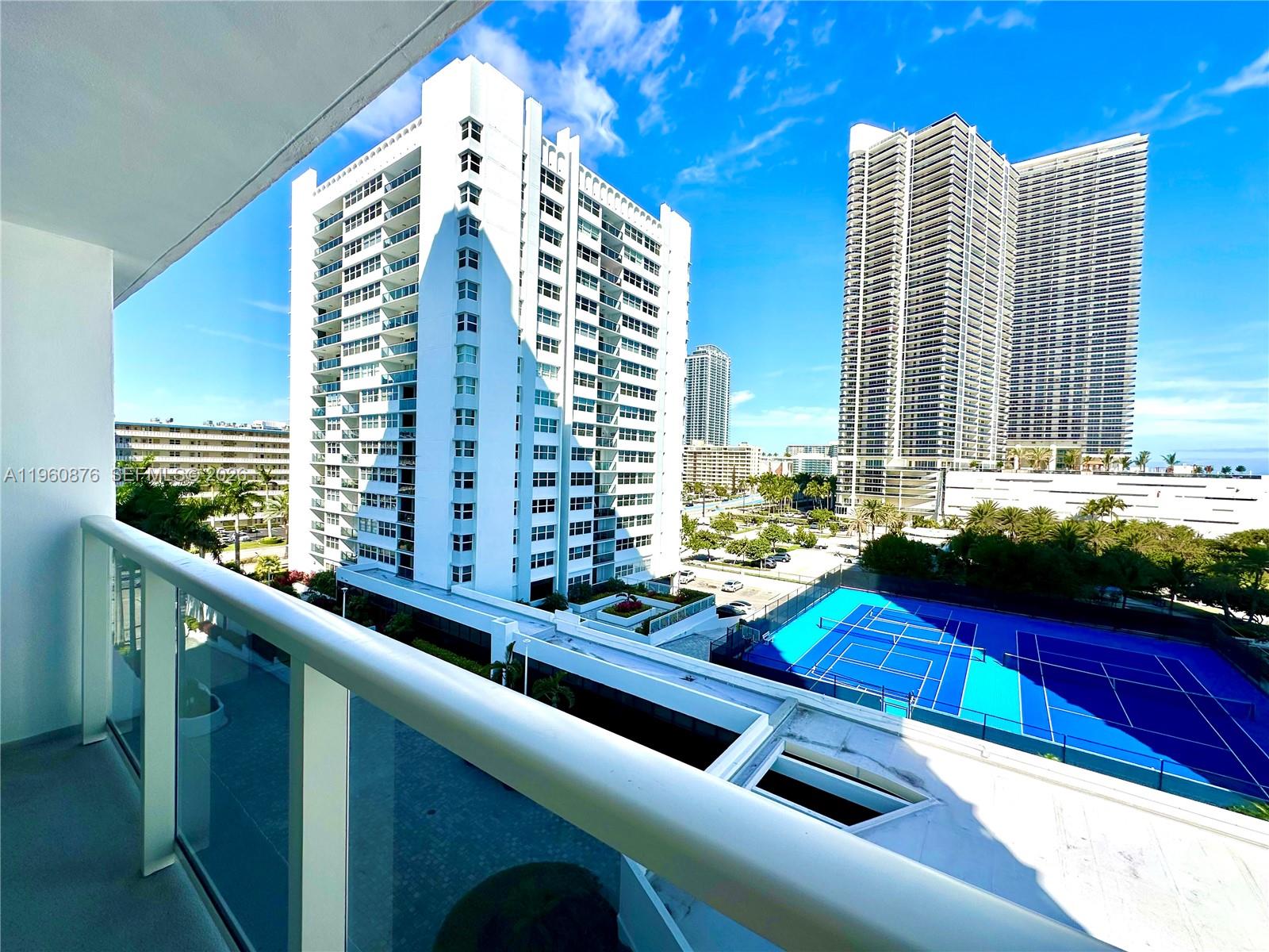 LA MER ESTATES SOUTH COND - Residential