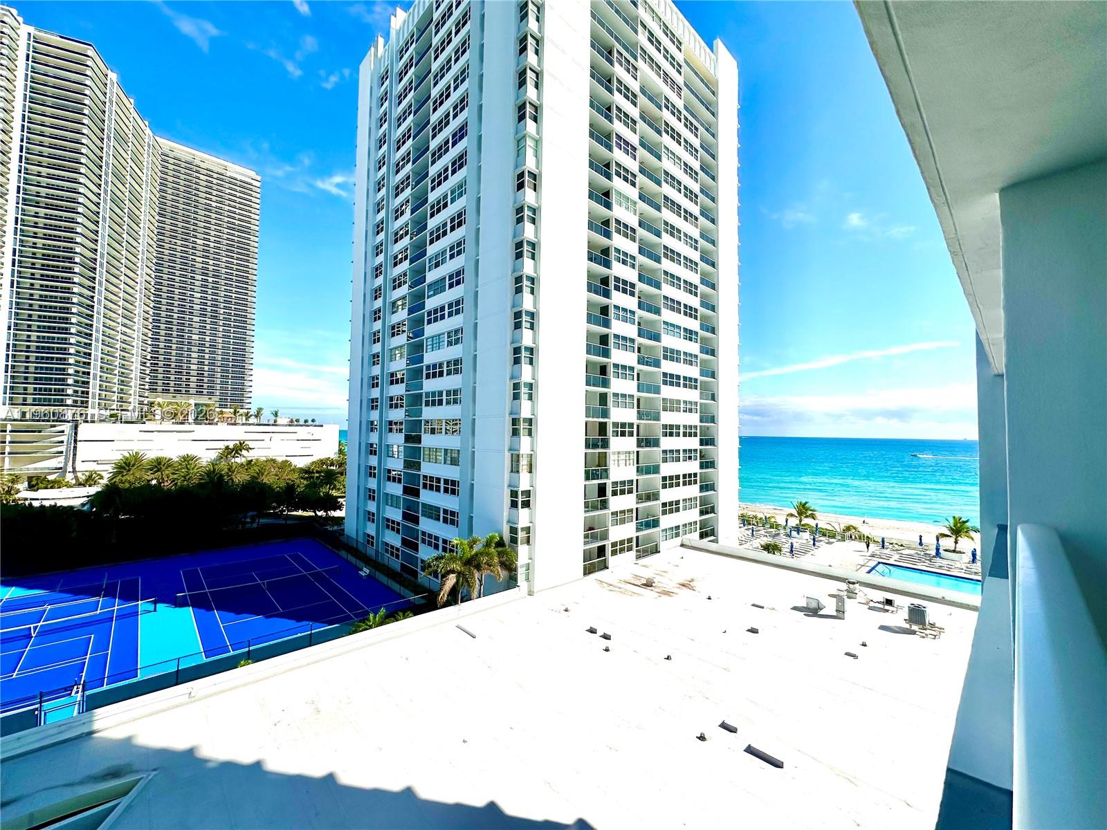 LA MER ESTATES SOUTH COND - Residential