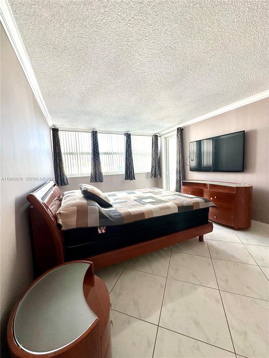 LA MER ESTATES SOUTH COND - Residential