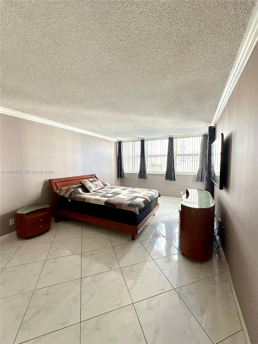 LA MER ESTATES SOUTH COND - Residential
