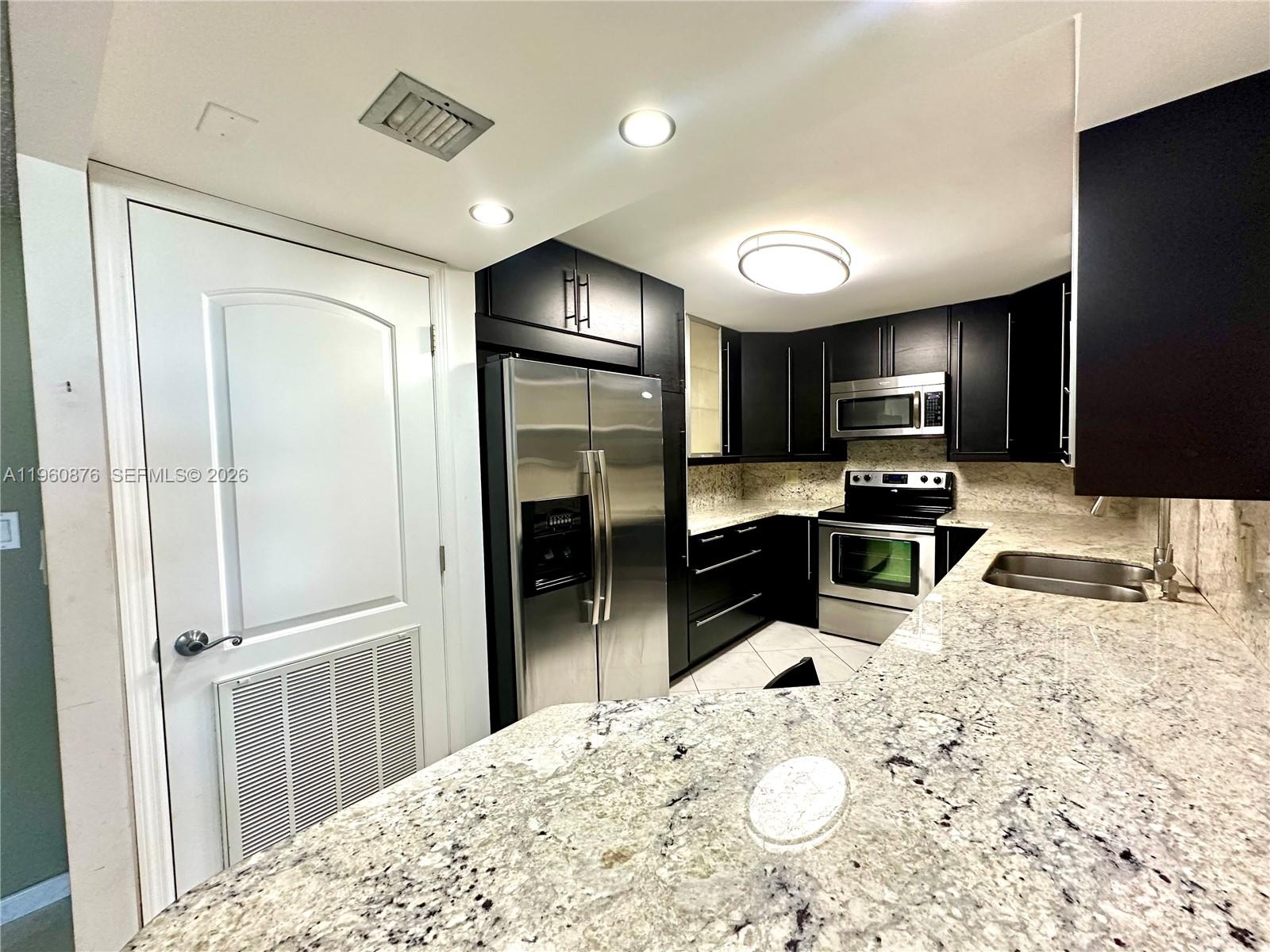 LA MER ESTATES SOUTH COND - Residential