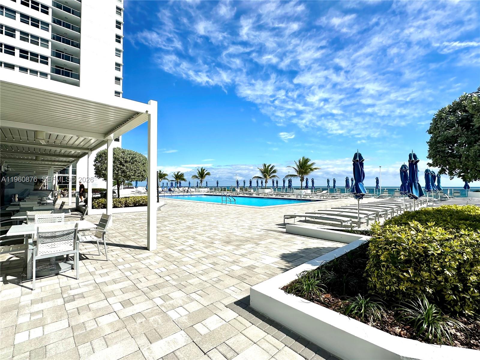 LA MER ESTATES SOUTH COND - Residential