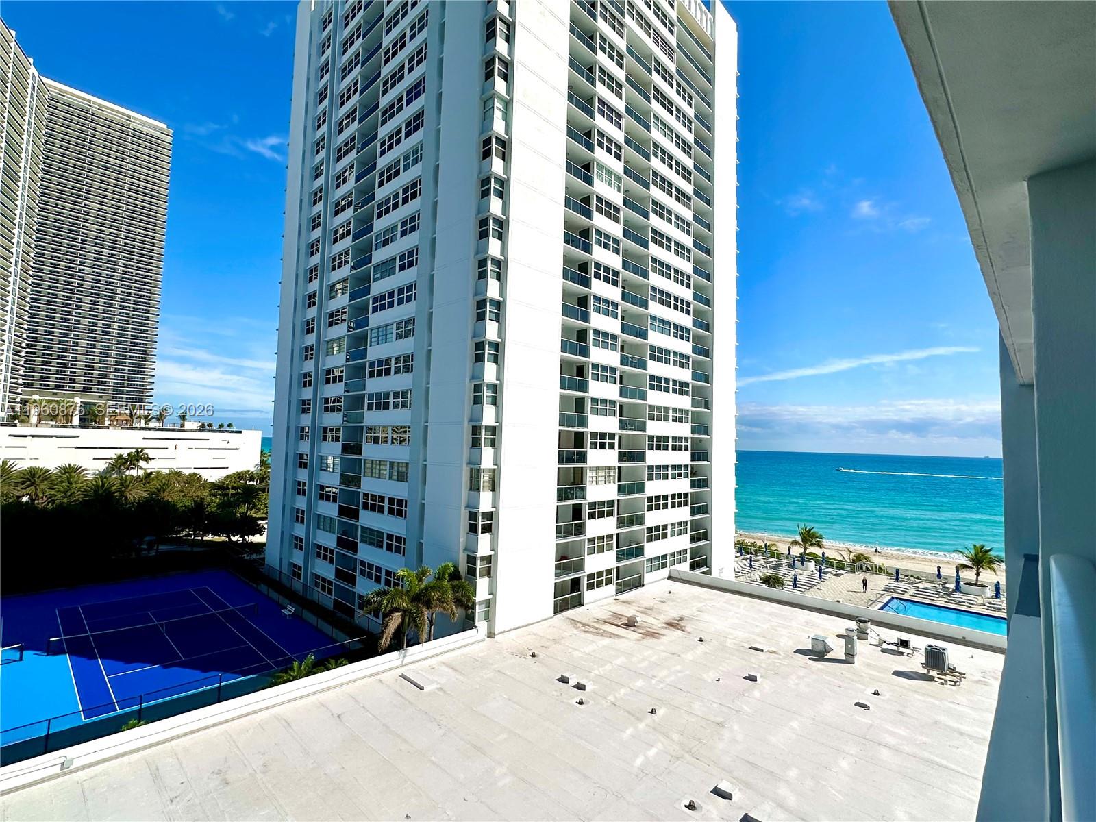 LA MER ESTATES SOUTH COND - Residential