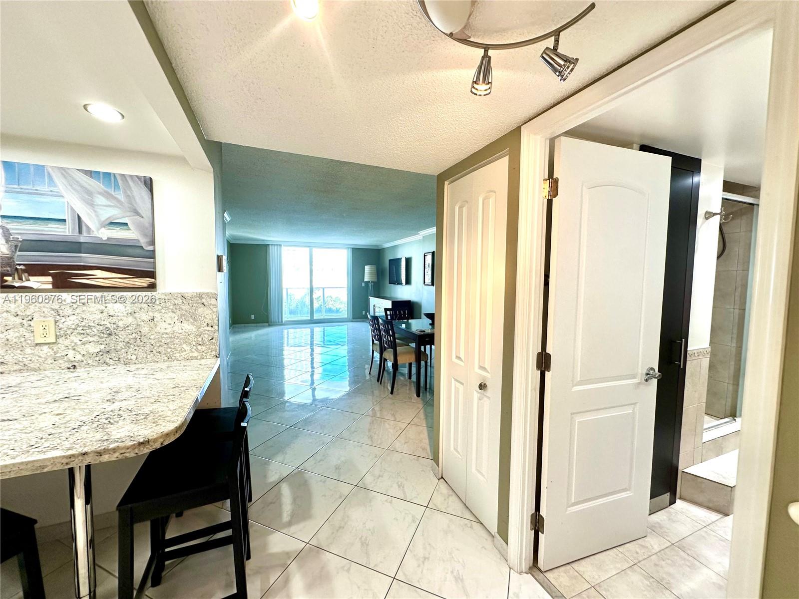 LA MER ESTATES SOUTH COND - Residential