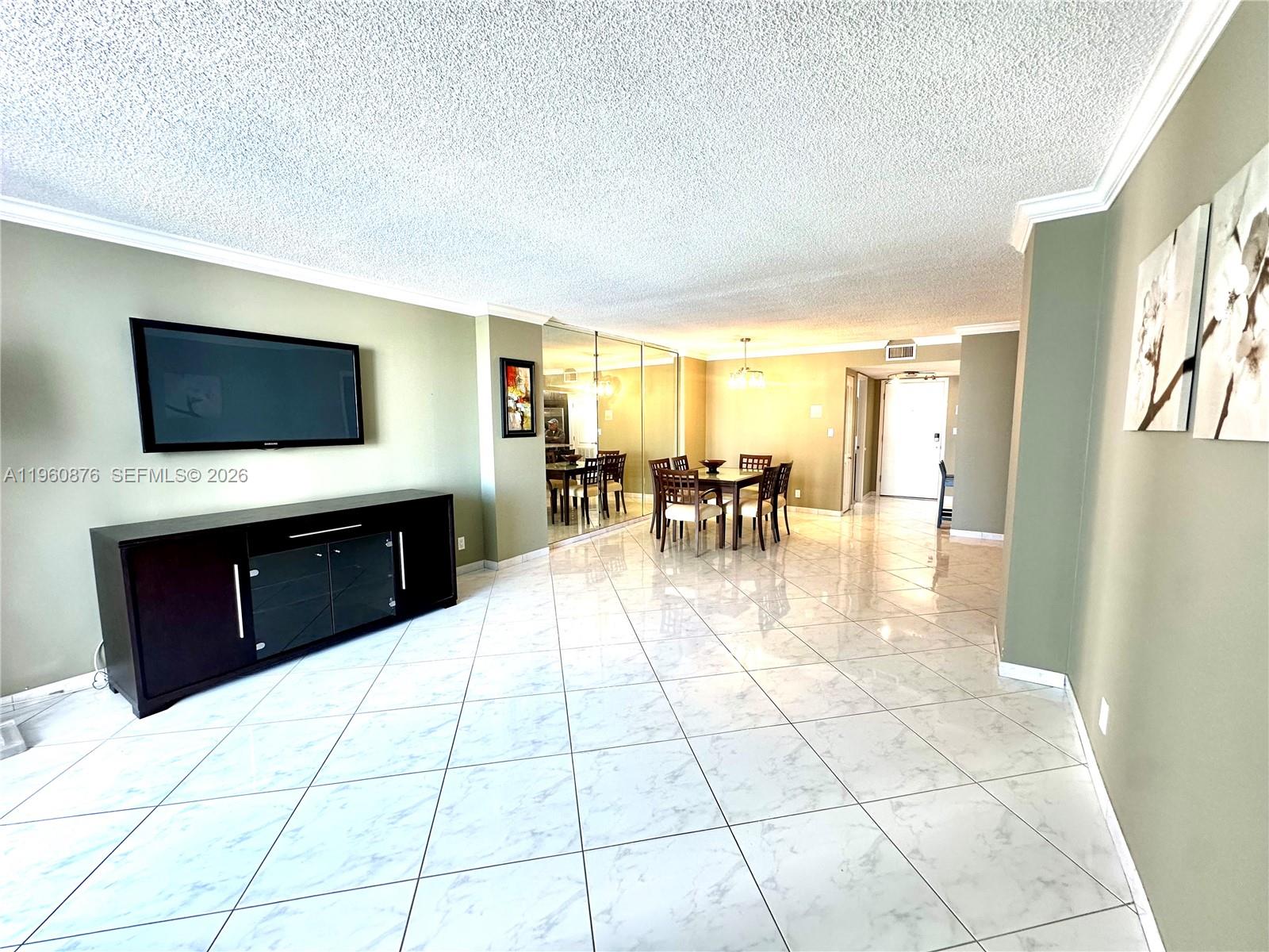 LA MER ESTATES SOUTH COND - Residential