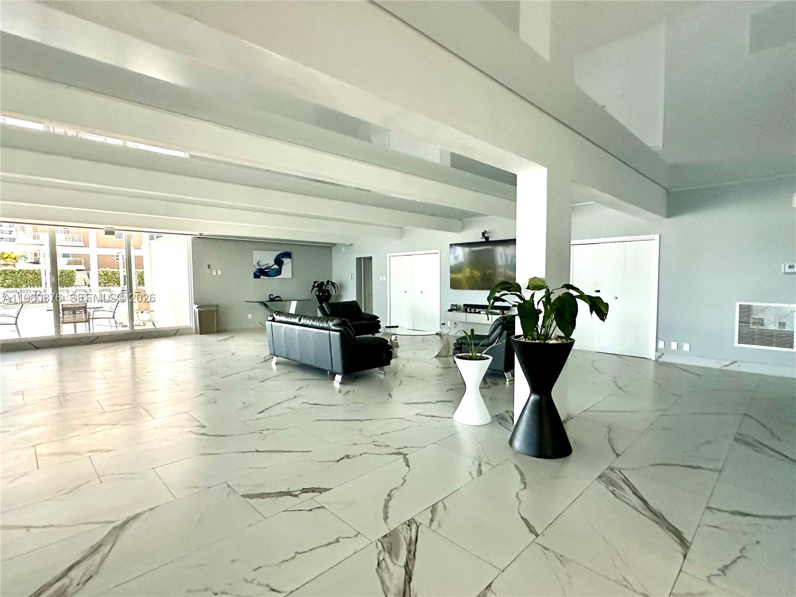 LA MER ESTATES SOUTH COND - Residential