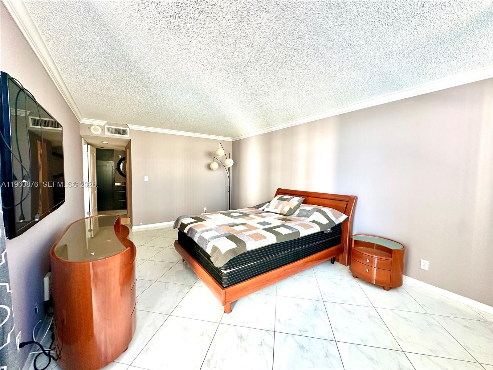 LA MER ESTATES SOUTH COND - Residential