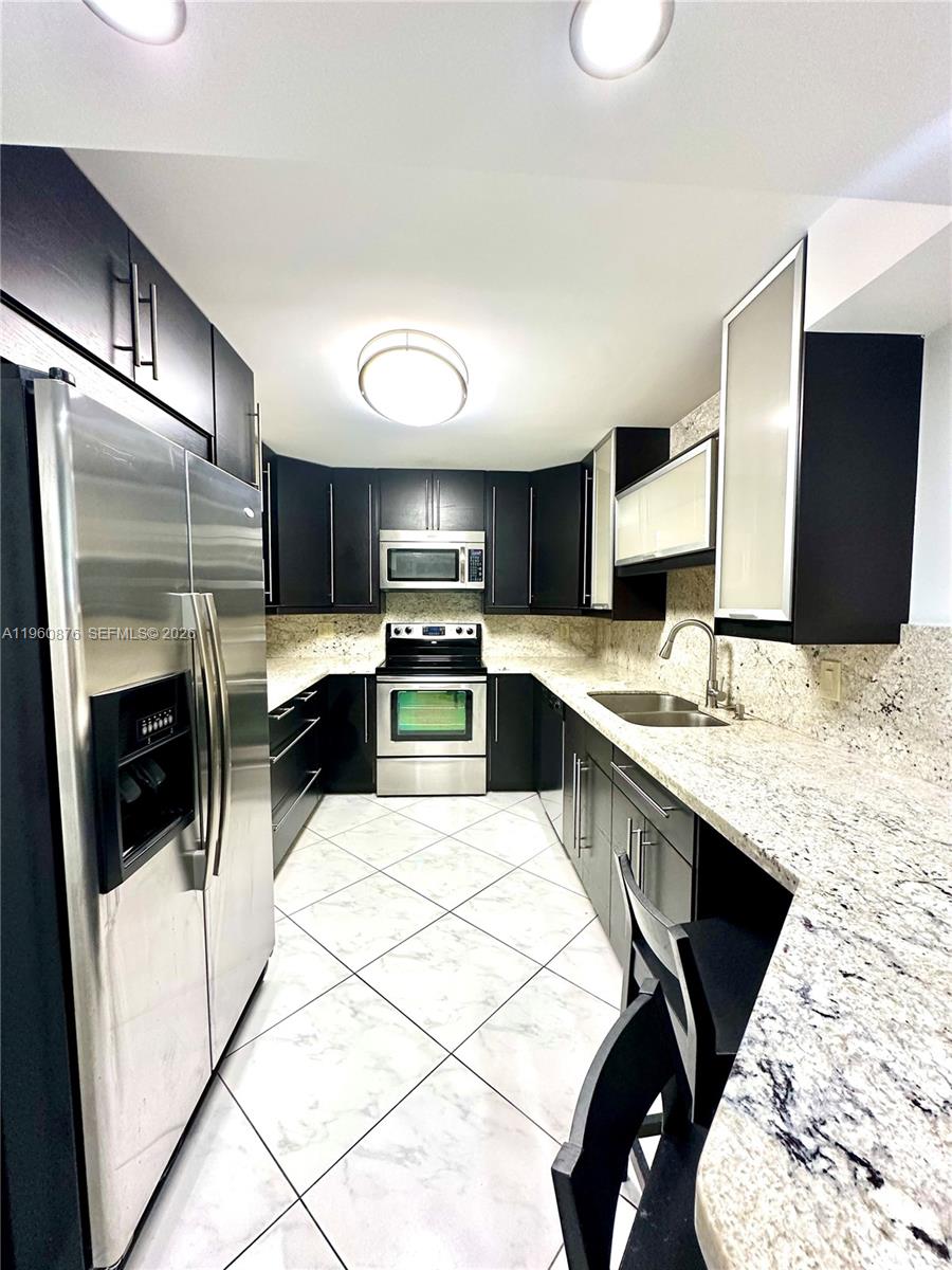 LA MER ESTATES SOUTH COND - Residential