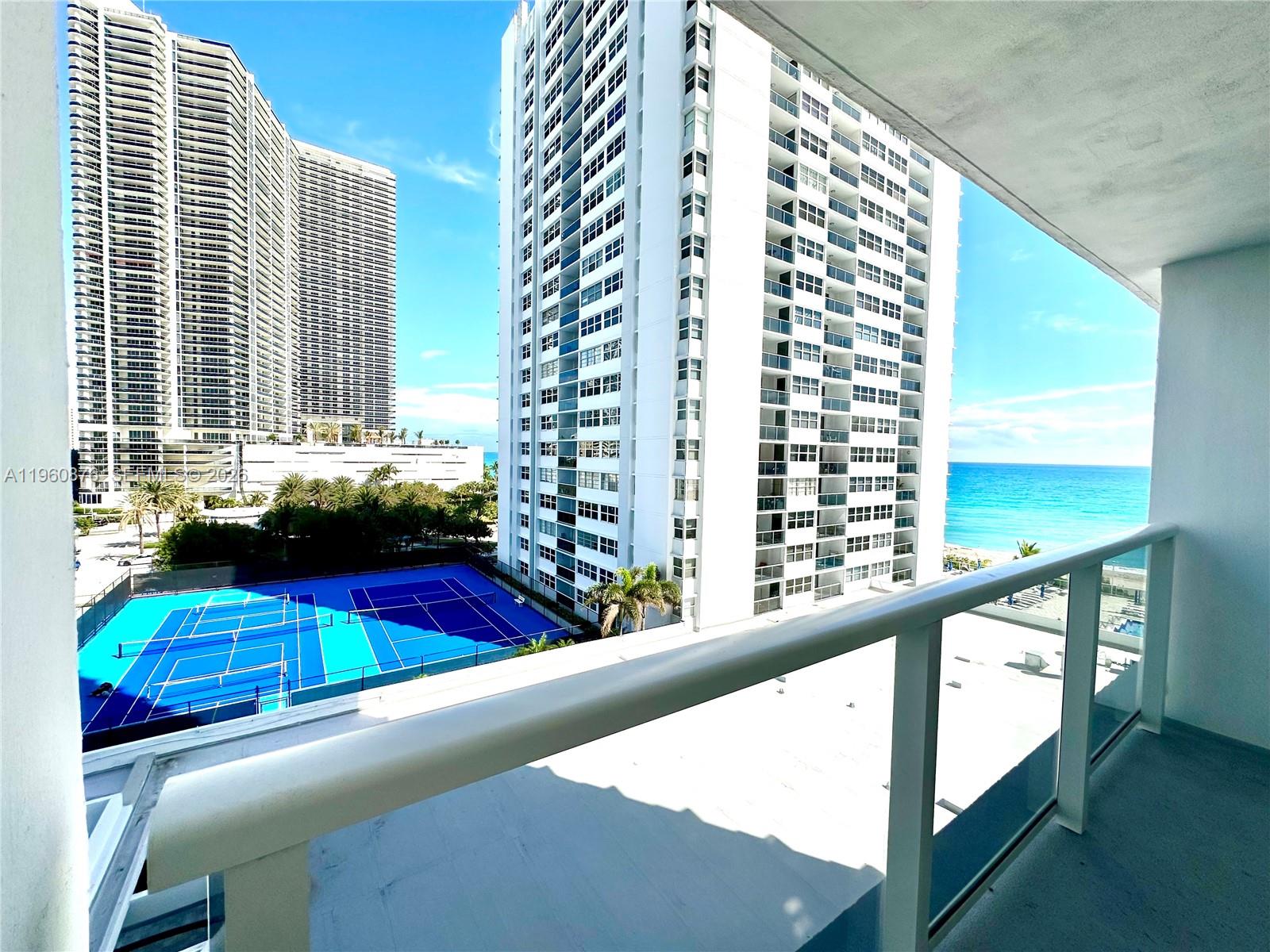 LA MER ESTATES SOUTH COND - Residential