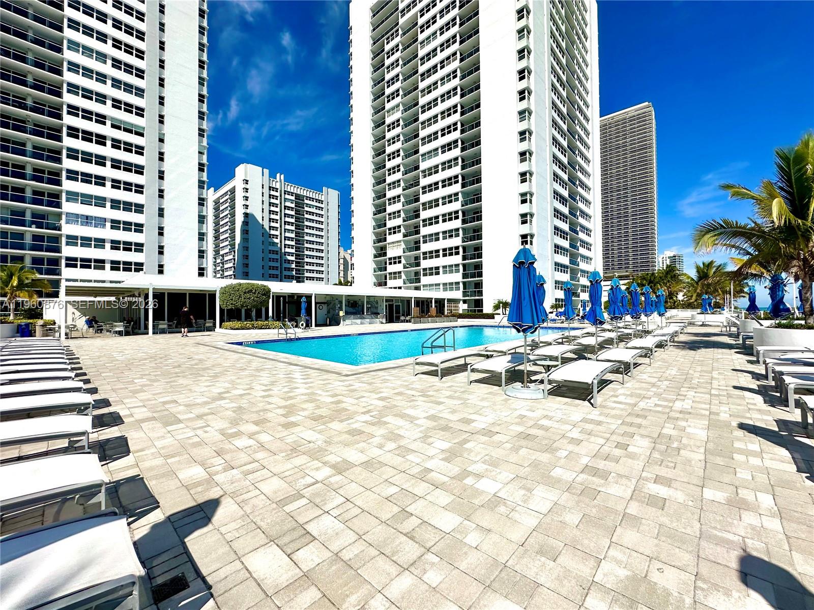 LA MER ESTATES SOUTH COND - Residential