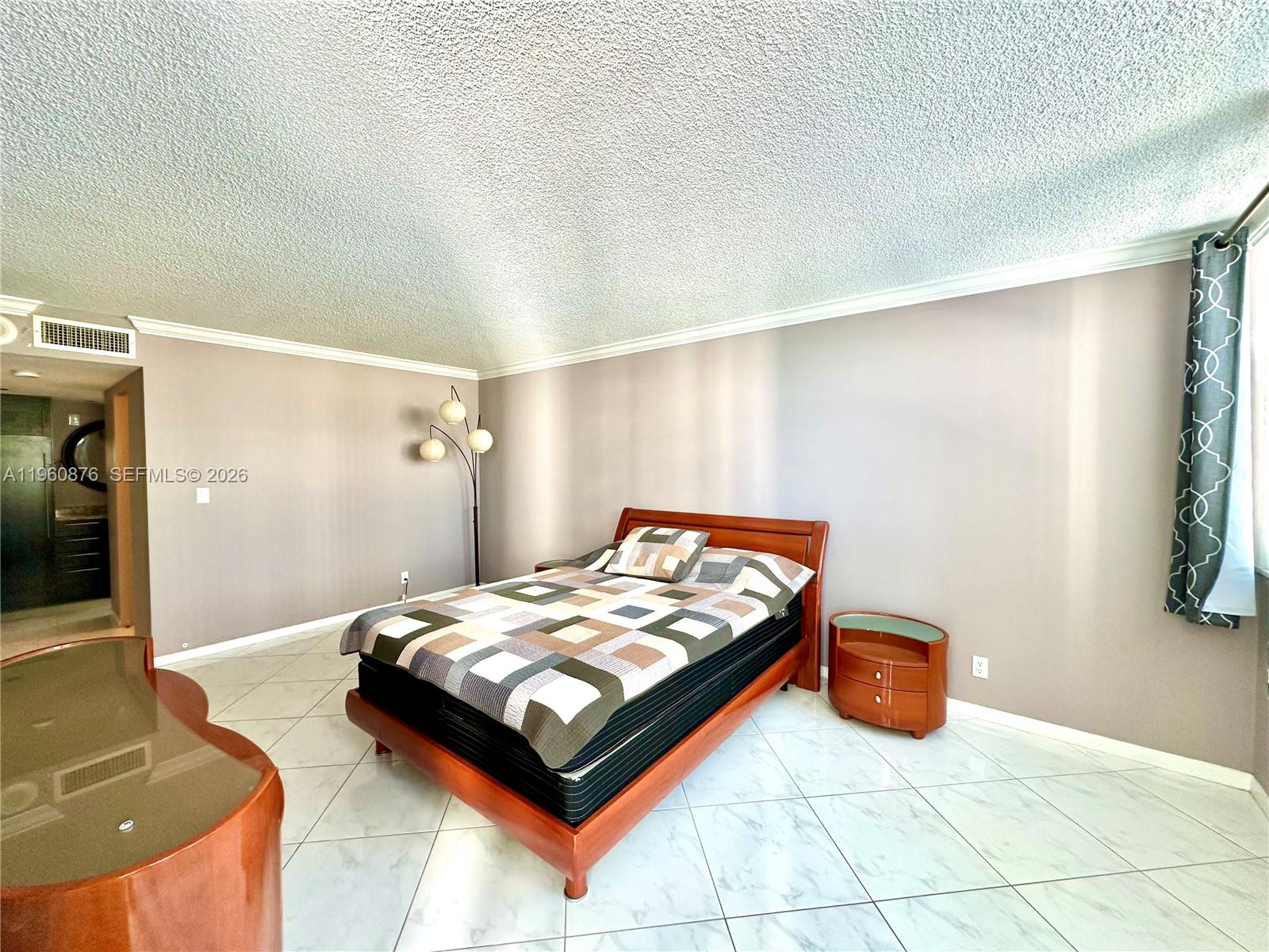 LA MER ESTATES SOUTH COND - Residential