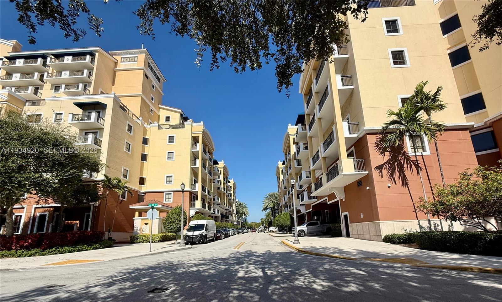 COLONNADE AT DADELAND SW - Residential