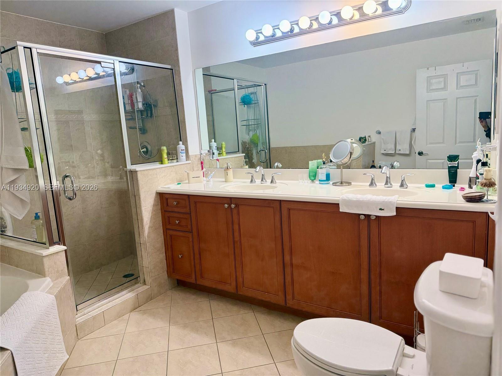 COLONNADE AT DADELAND SW - Residential