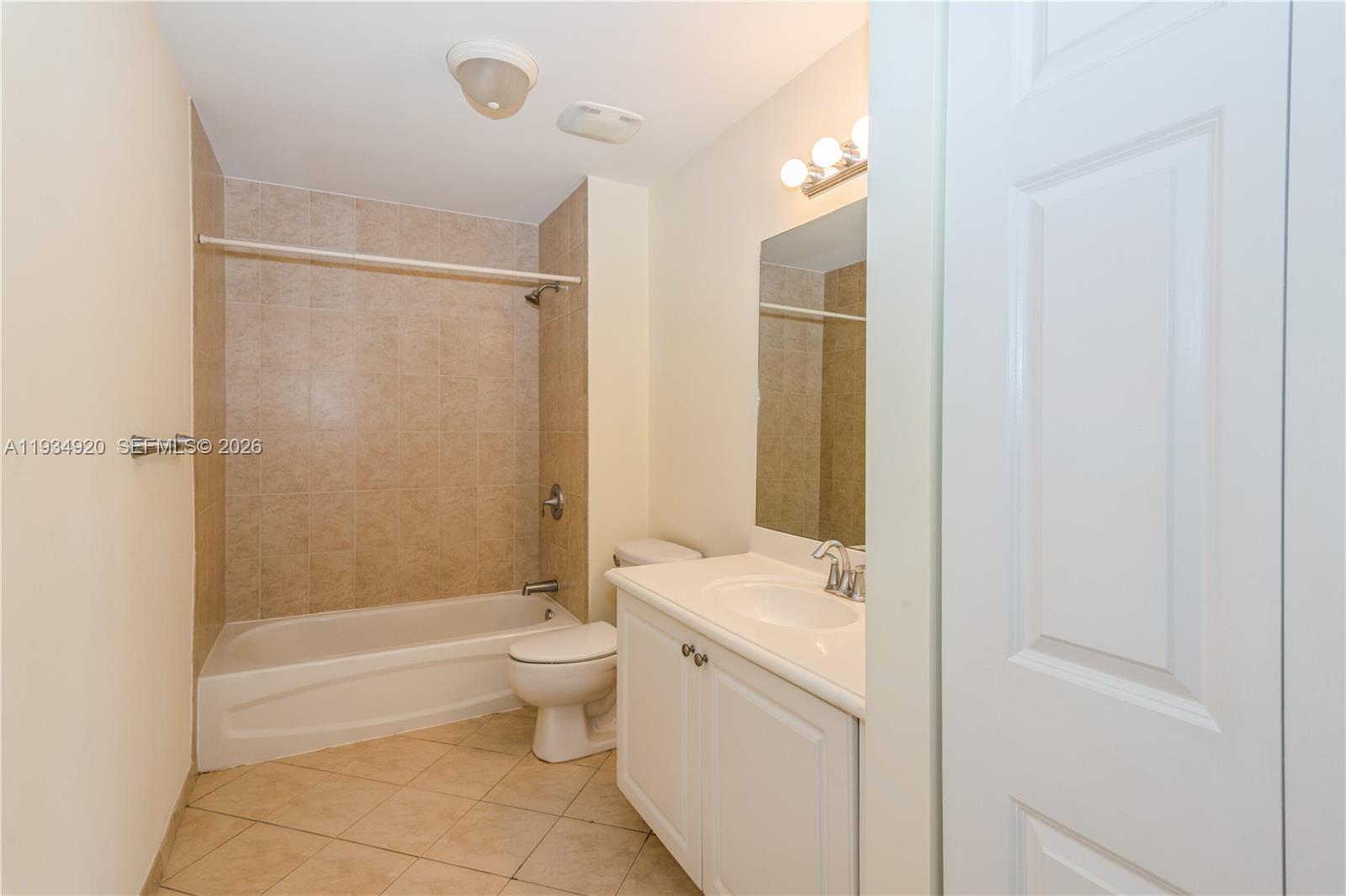 COLONNADE AT DADELAND SW - Residential