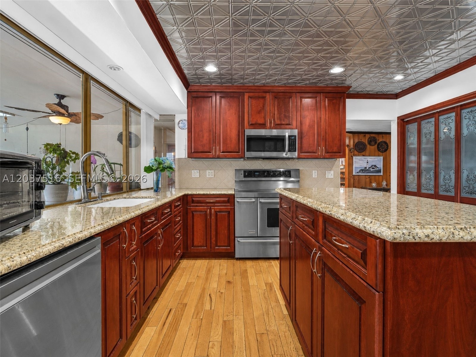 HOLLYWOOD HILLS AMEN PLAT - Residential