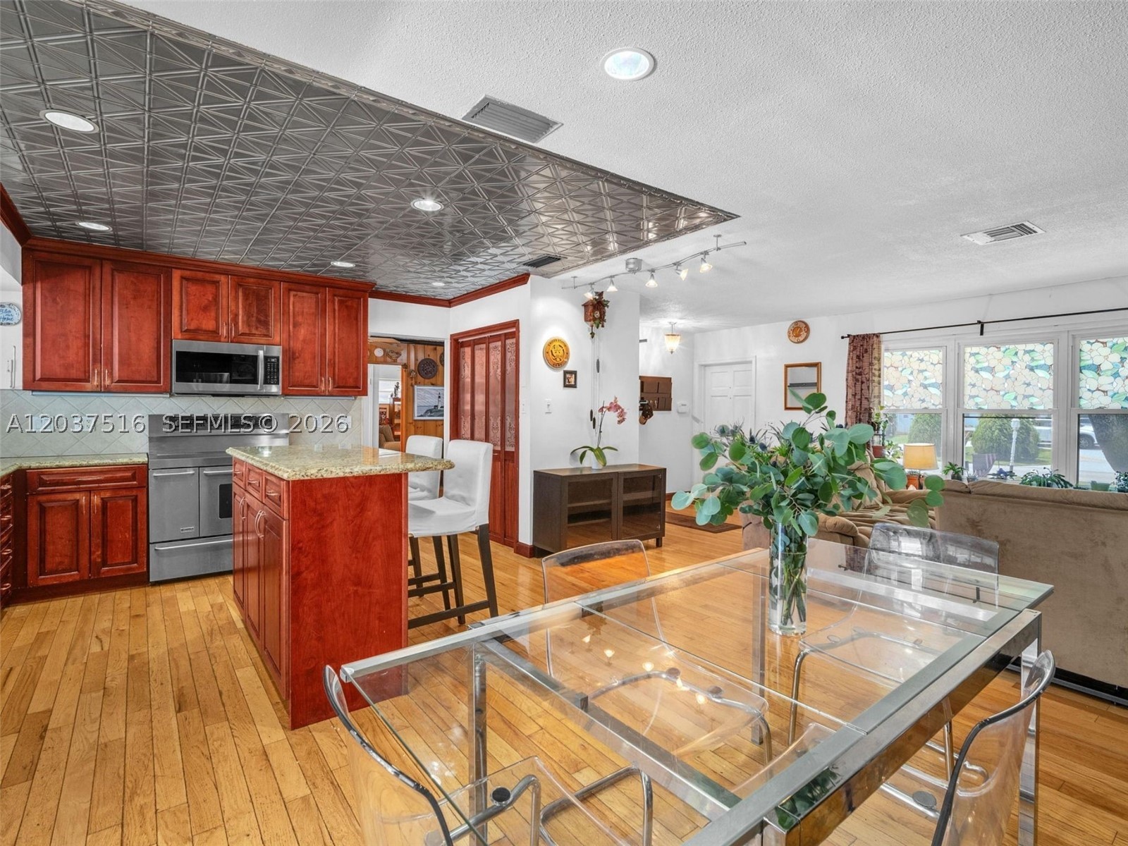 HOLLYWOOD HILLS AMEN PLAT - Residential