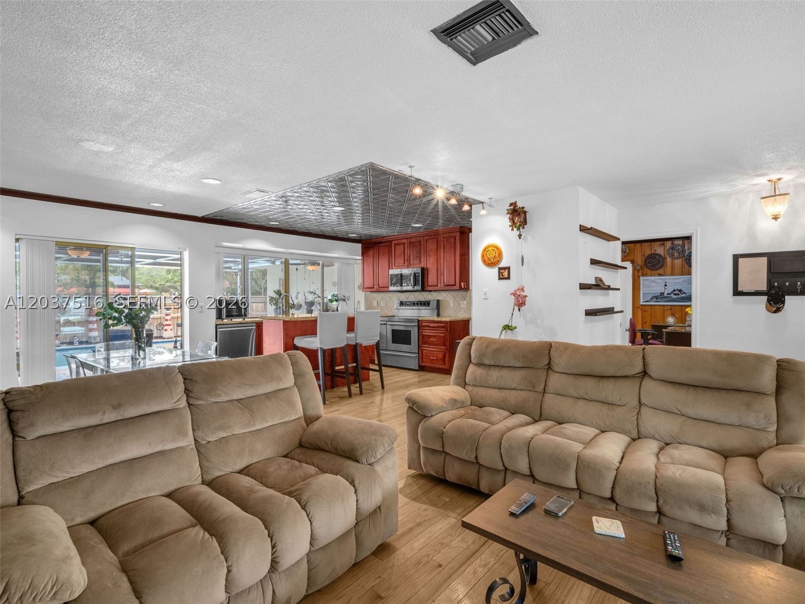 HOLLYWOOD HILLS AMEN PLAT - Residential