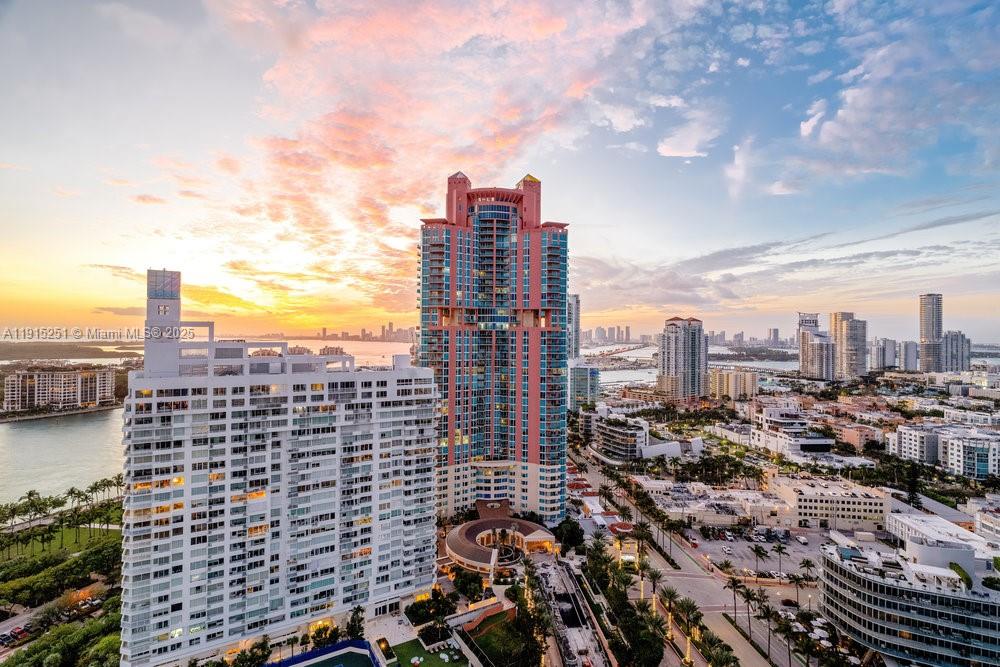 CONTINUUM ON SOUTH BEACH - Residential
