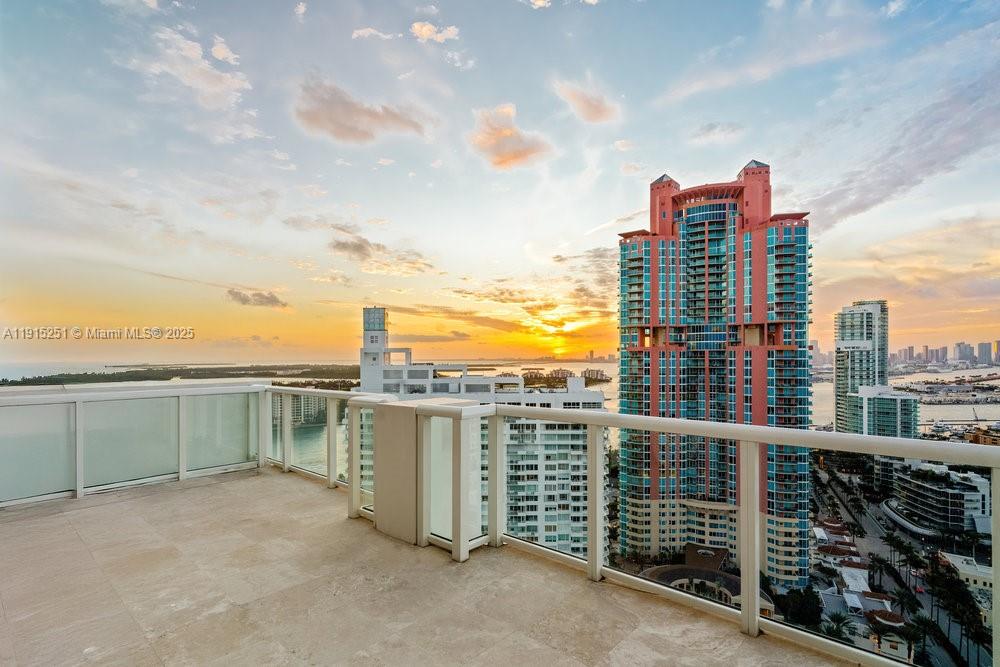 CONTINUUM ON SOUTH BEACH - Residential