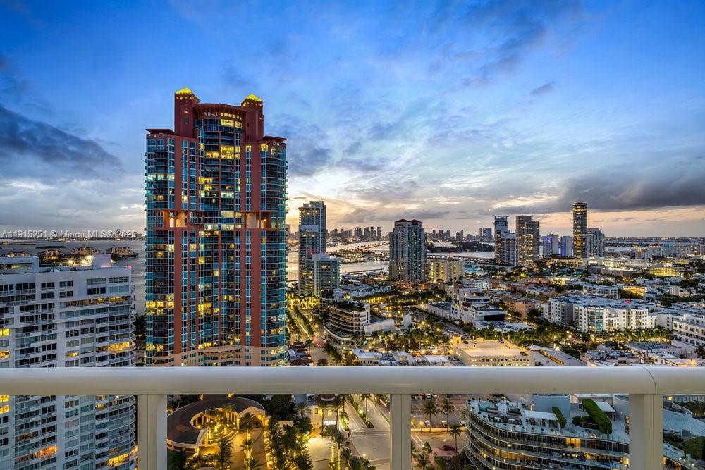CONTINUUM ON SOUTH BEACH - Residential