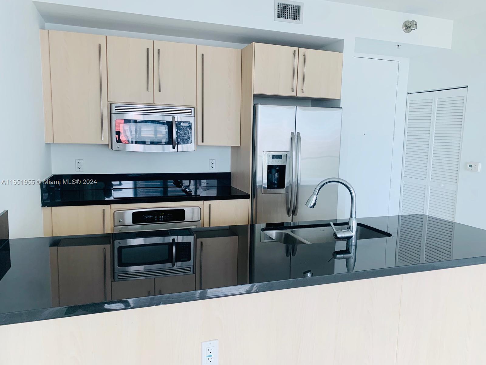 THE AXIS ON BRICKELL COND - Residential