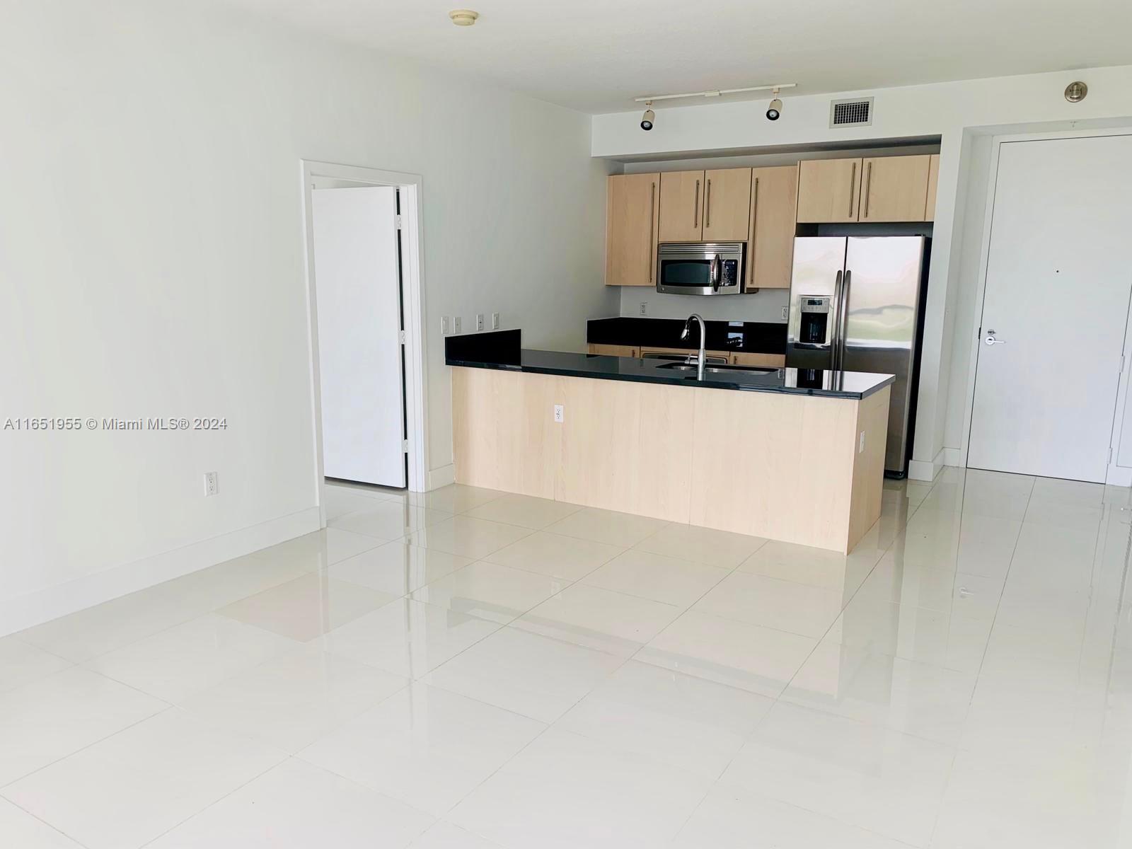 THE AXIS ON BRICKELL COND - Residential