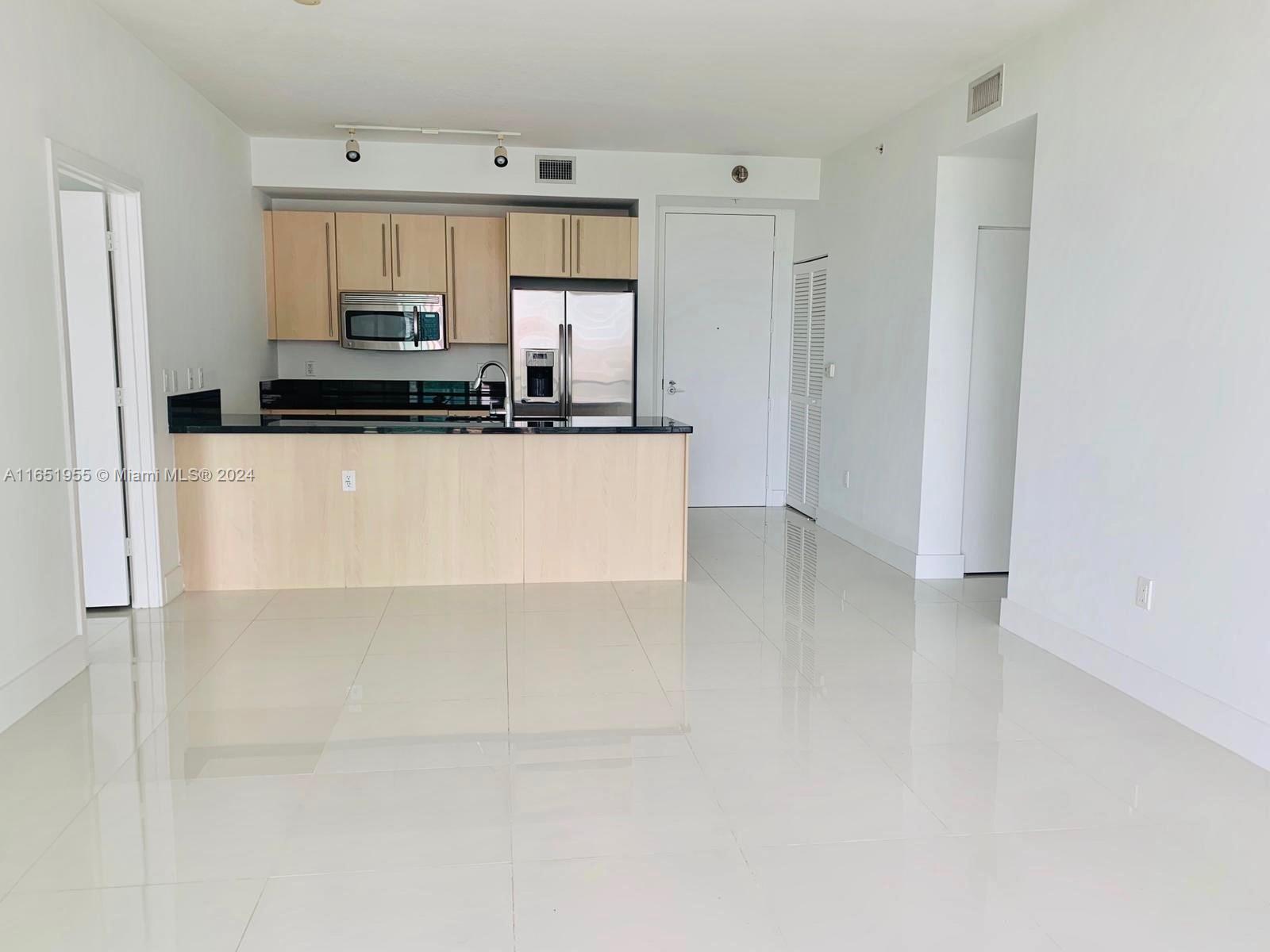 THE AXIS ON BRICKELL COND - Residential