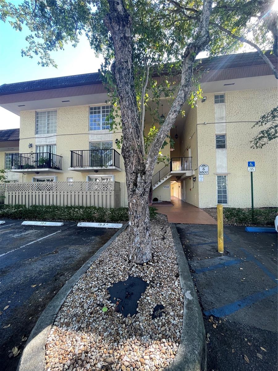 COURTYARDS AT KENDALL CON - Residential