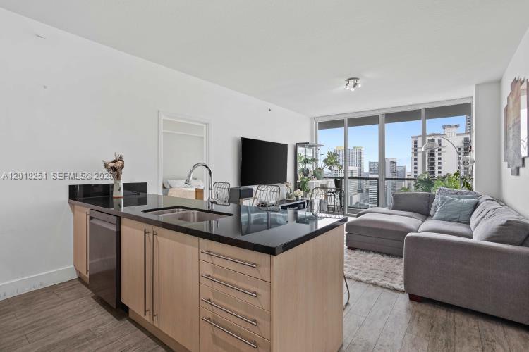 THE AXIS ON BRICKELL COND - Residential