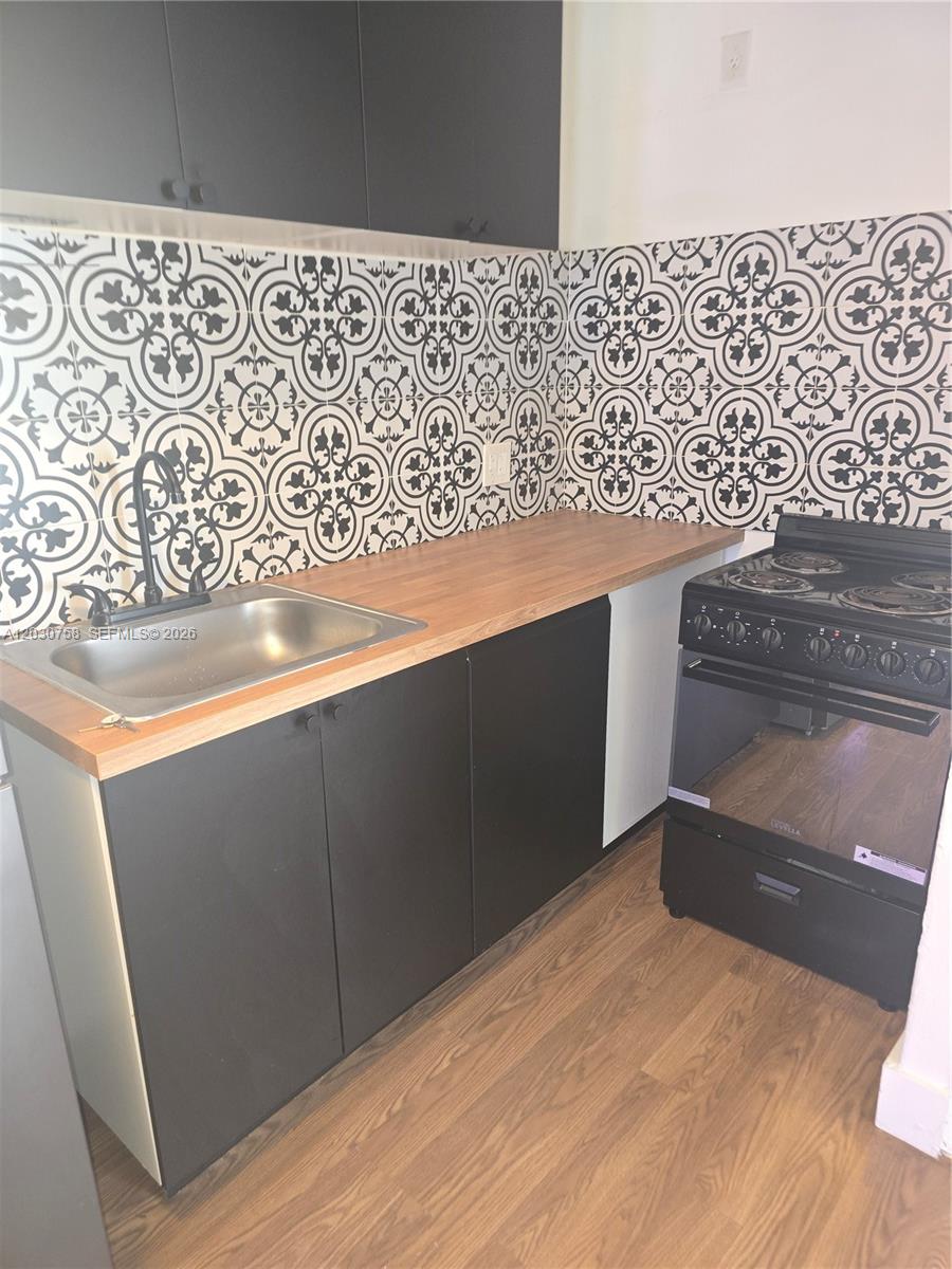 HIALEAH 7TH ADDN - Residential Lease