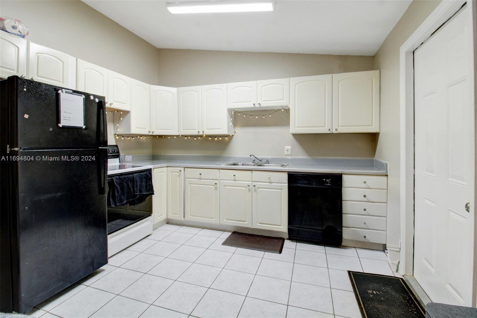 HOLLYWOOD TERRACE - Residential Income