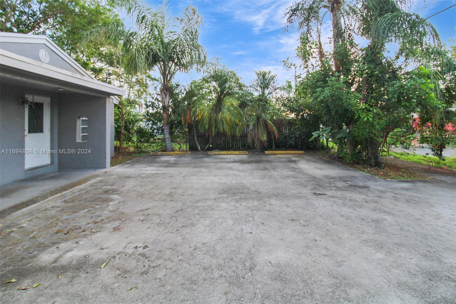 HOLLYWOOD TERRACE - Residential Income